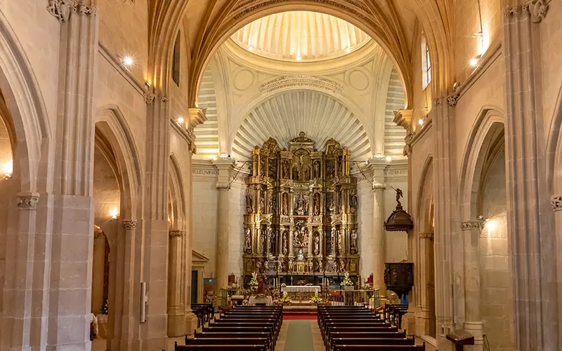 Interior de la Iglesia Mayor de Santiago Interior de la Iglesia Mayor de Santiago
